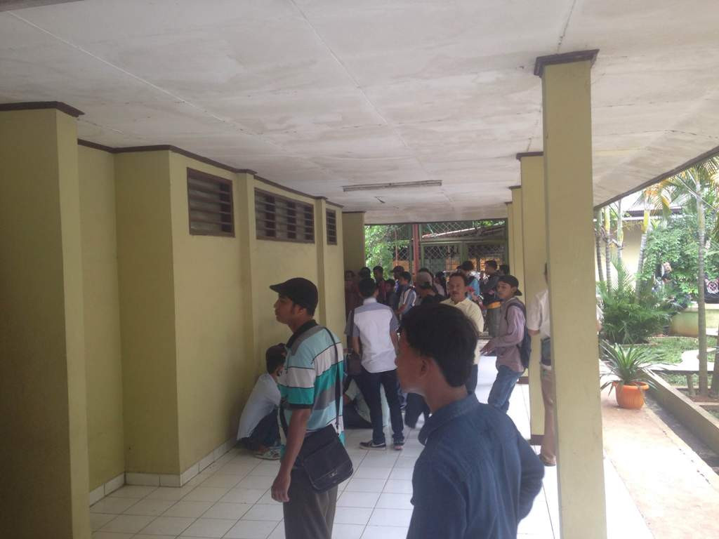 Antrean bekas pegawai PT Godang Tua Jaya untuk pendataan ulang. MTVN/Damar Iradat.