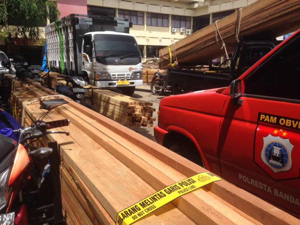 Barang bukti kayu ilegal yang disita polisi. Foto: Metrotvnews.com/Nurul