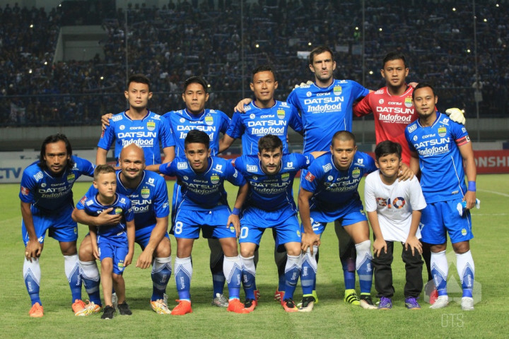 Bangkit, Persib Libas Persela Lamongan