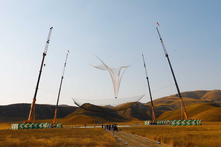 Pria Ini Terjun Tanpa Parasut dari Ketinggian 8 Ribu Meter