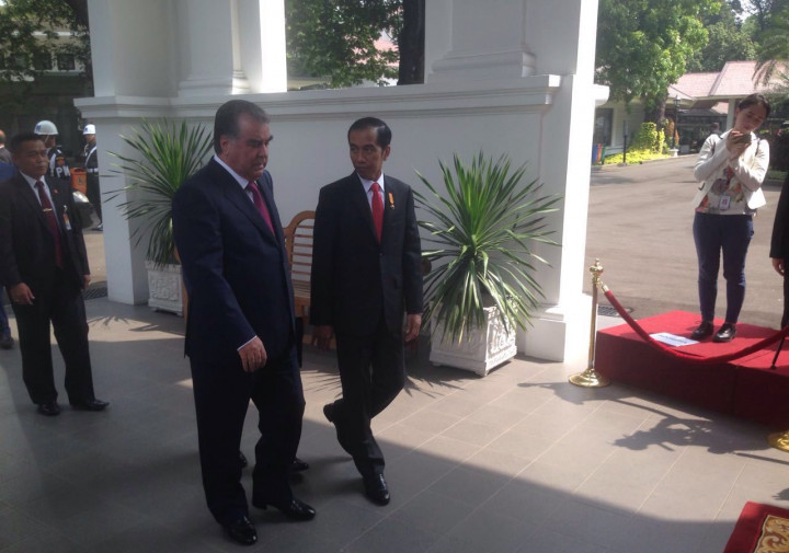 Jokowi Sambut Presiden Tajikistan di Istana Merdeka