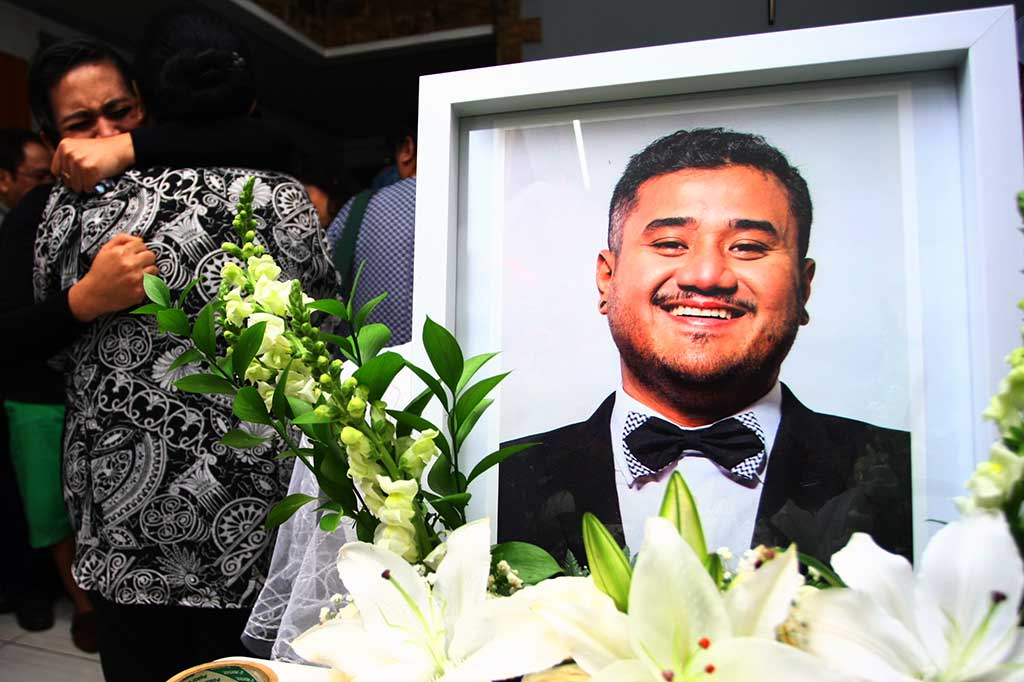 Mike Mohede Dimakamkan Selasa