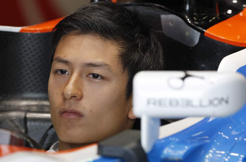 Rio Haryanti di garasi tim Manor Racing (Foto: AFP/ADRIAN DENNIS)