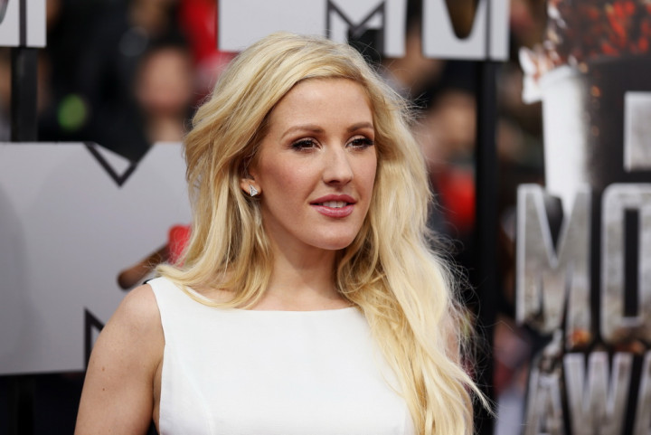 Ellie Goulding Kembali Manggung Usai Divonis Kelelahan