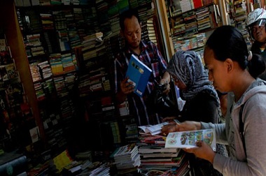 Lantai Kios tak Dikeramik, Pedagang Buku Bekas Ogah Pindah