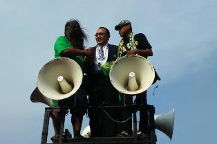 Salah Satu Anggota Exco PSSI Temui Bonek