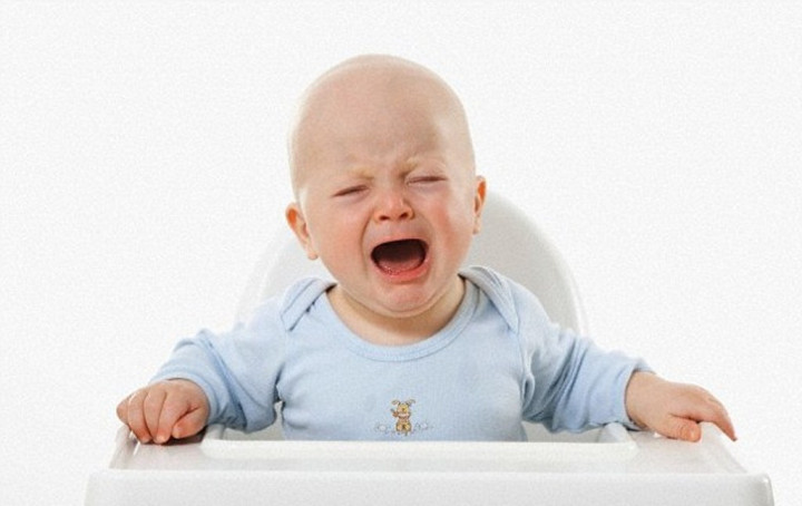 Membiarkan Bayi Menangis, Benar atau Salah?