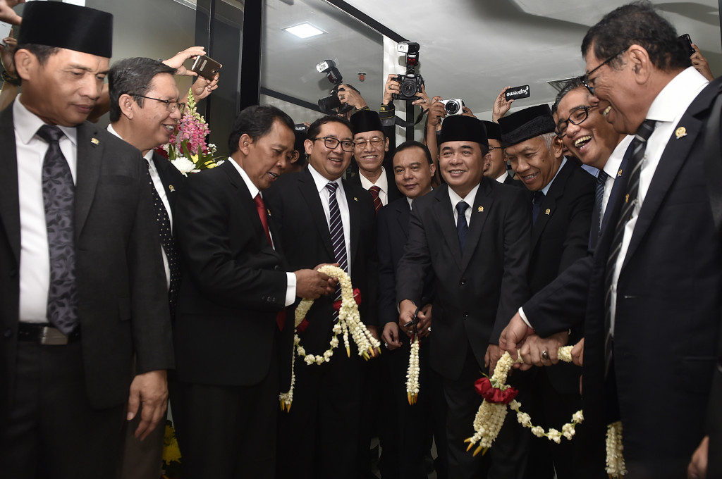 Pimpinan DPR meresmikan ruang kerja MKD di Komplek Parlemen Senayan, Jakarta. Foto: Antara/ Puspa Perwitasari