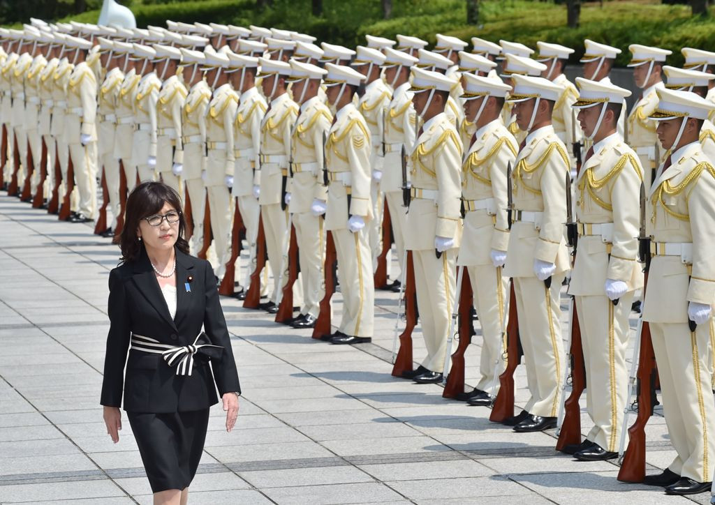 Menhan Jepang yang baru ditunjuk, Tomomi Inada (Foto: AFP)