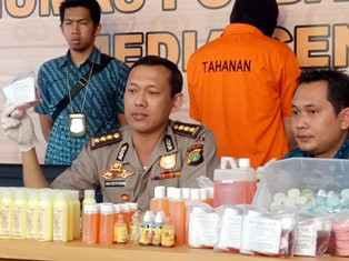 Bahan Kosmetik Palsu Didapat dari Pasar Asemka