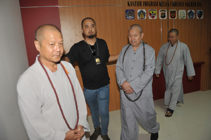 Bawa Yuan Palsu, 3 WNA Tiongkok Ditangkap