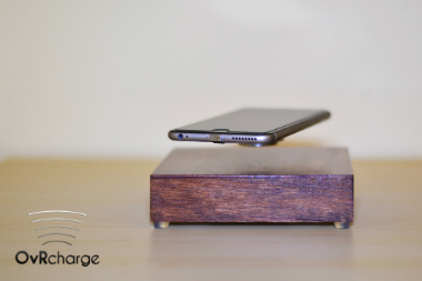 Pengisi Baterai Nirkabel Ini Buat Smartphone Melayang