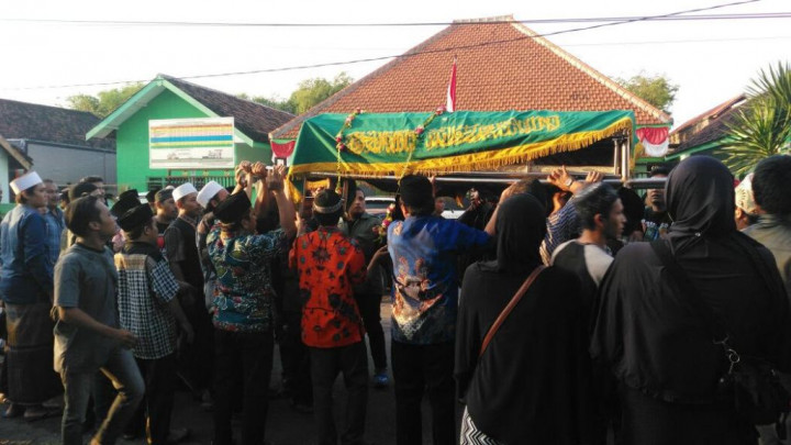 Dilempar Batu Trotoar, Tokoh Agama Sidoarjo Meninggal