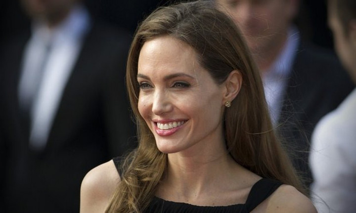 Angelina Jolie Beri Materi Kuliah Terkait Hak Perempuan