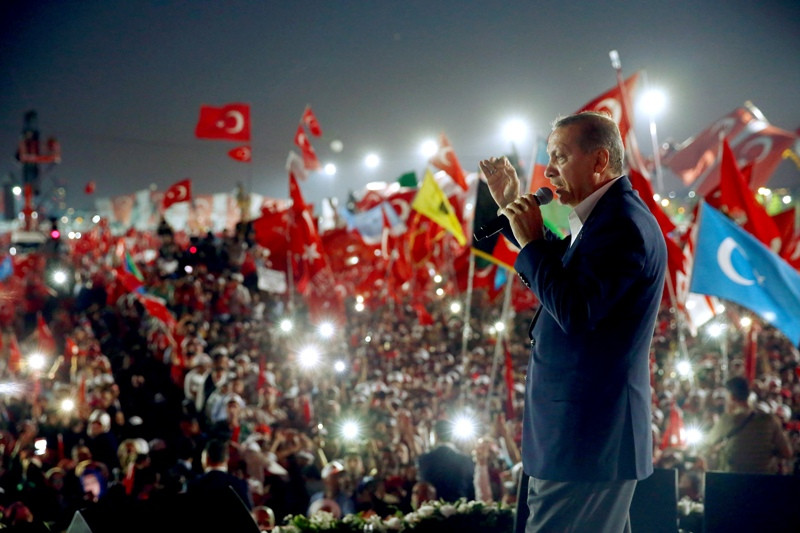 Presiden Recep Tayyip Erdogan di alun-alun Yenikapi