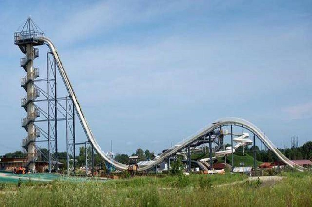 Verruckt, wahana water slide tertinggi di dunia, di taman bermain Schlitterbahn di Kansas City, Missouri, AS. (Foto: Kansascity.com)