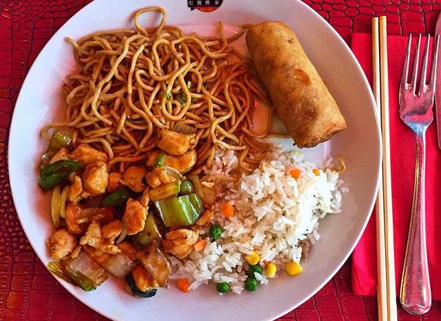 Terlalu sering makan nasi dengan lauk mi akan menyebabkan penumpukan kalori yang dapat memicu diabetes dan perlemakan hati (Foto:Royalgram.co.uk)