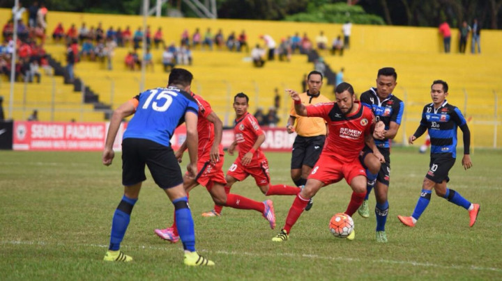 <i>Hattrick</i> Marcel Bawa Semen Padang Menang atas Madura United