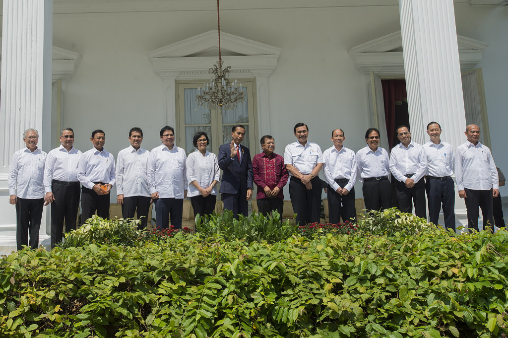 Presiden dan Wapres foto bersama menteri hasil reshuffle kedua di Istana Merdeka, Jakarta, Rabu 27 Juli 2016. Antara Foto/Widodo S. Jusuf 