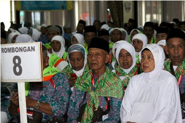 Jemaah calon Haji Kloter 1 asal Garut di Asrama Haji Embarkasi Jakarta Bekasi, di Bekasi, Jawa Barat, Senin 8 Agustus 2016 (Foto: Ant/Risky Andrianto)