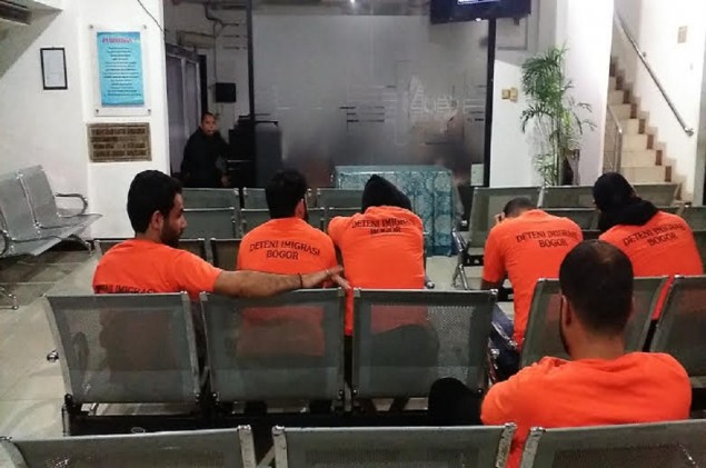 Six Iraqi asylum seekers caught by immigration officials in Bogor, West Java on Monday (8/9) night (Photo:MTVN/Mulvi)