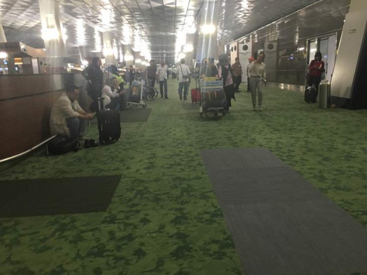 Fasilitas di Terminal Ultimate 3 Minim, Calon Penumpang Duduk di Lantai