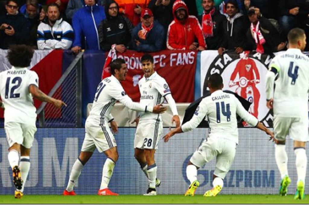 Marco Asensio (tengah) merayakan golnya ke gawang Sevilla (Foto: twitter)