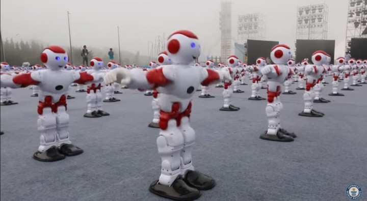 Sebanyak 1007 Robot Menari di Tiongkok, Pecahkan Rekor Dunia