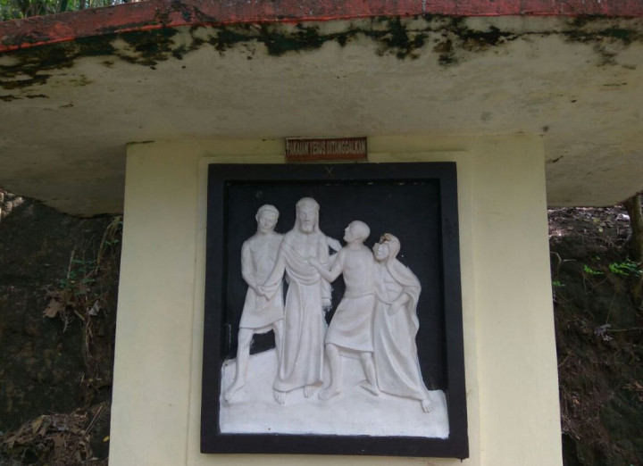 Relief di Jalan Salib Gua Maria Dirusak Orang tak Dikenal