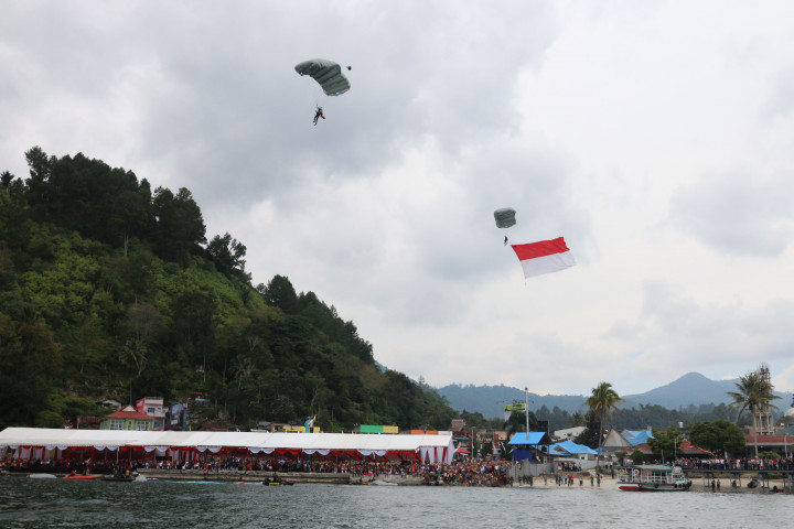 2019, Menpar Targetkan Sejuta Wisman Kunjungi Danau Toba