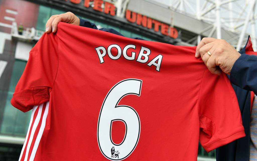 Jersey Paul Pogba (Foto: AFP/Paul Ellis)