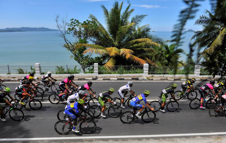 Kewalahan pada Etape Kelima Tour de Singkarak, Sejumlah Pembalap Berguguran