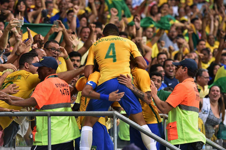 Lumat Denmark 4-0, Brasil ke Perempat Final