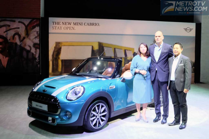 Mini Cooper Cabrio, Pertama di Segmen <i>Compact</i>