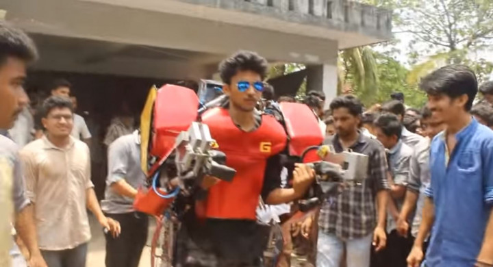 Pria India Ini Buat Kostum Iron Man Rp9,8 Juta