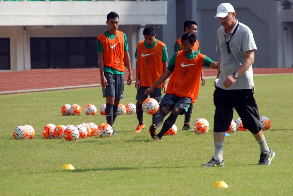 Latihan perdana Timnas senior Indonesia di Stadion Pakansari Bogor (ANTARAFOTO/Yulius Satria Wijaya)
