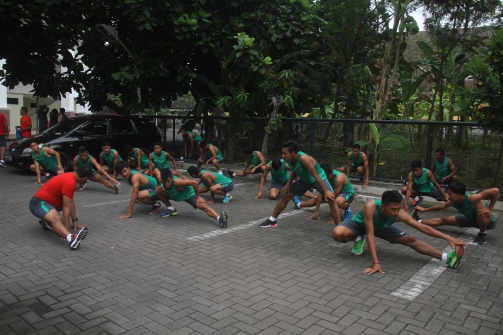 Para pemain Timnas Indonesia U-19 saat latihan di Kompleks GOR UNY (MTVN - Ahmad Mustaqim)