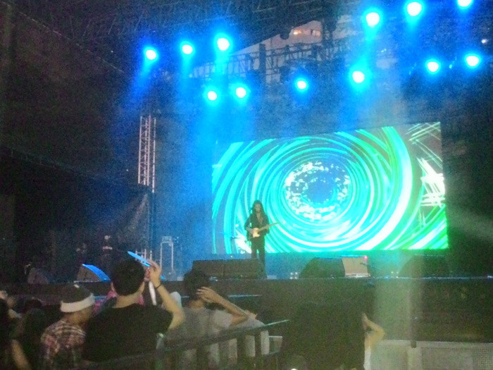 Hujan Guyur WTF 2016, Harga Jas Hujan Naik 5 Kali Lipat