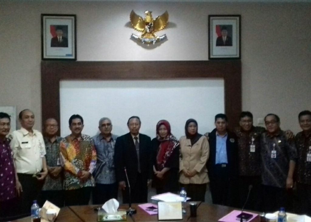 Tujuh calon Sekda saat berfoto bersama panitia seleksi (Foto: MTVN/Pythag Kurniati)