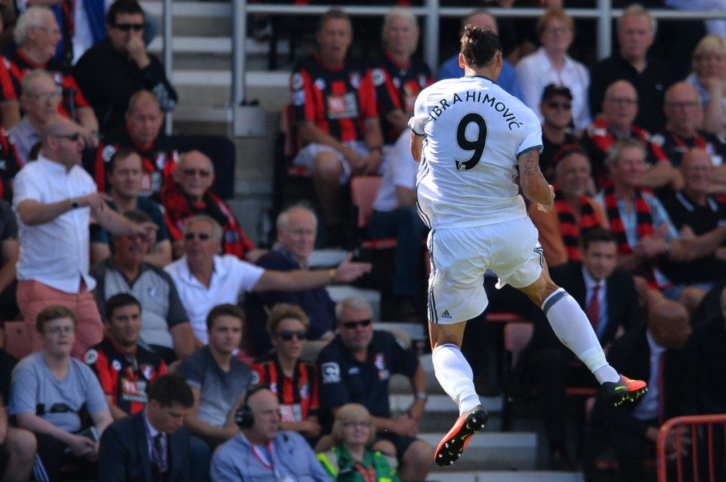 Zlatan Ibrahimovic menyumbangkan gol pada debut manis Mourinho di MU (Foto: AFP)