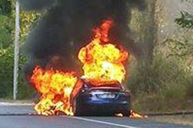 Tesla Model S Terbakar Saat Uji Jalan