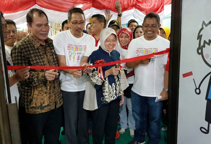 Telkom Resmikan Tempat Penitipan Anak di Pasar Wonokromo