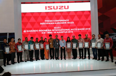 Jaga Kualitas, Isuzu Beri Apresiasi ke Perusahaan Karoseri