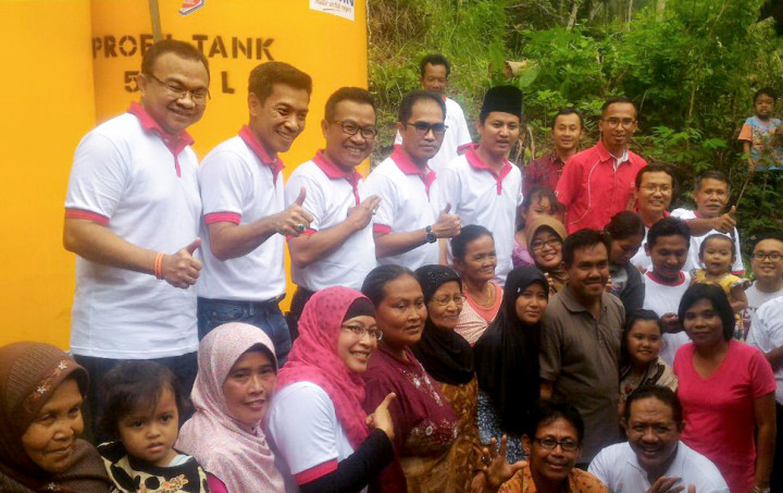 Telkom Bangun Sarana Air Bersih dan MCK di Jawa Timur