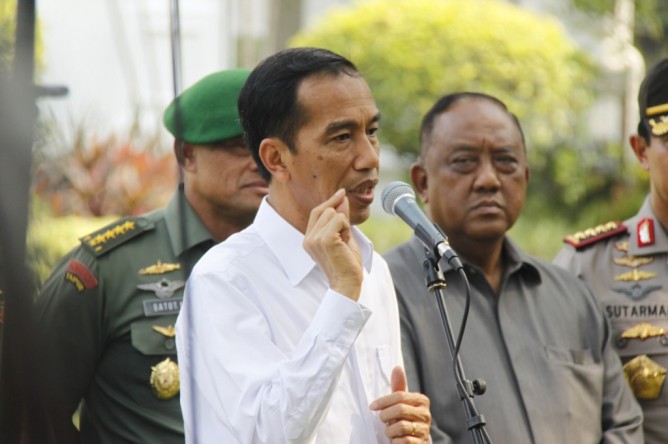 Kenakan Ulos, Jokowi Tampil di Karnaval Kemerdekaan Pesona Danau Toba