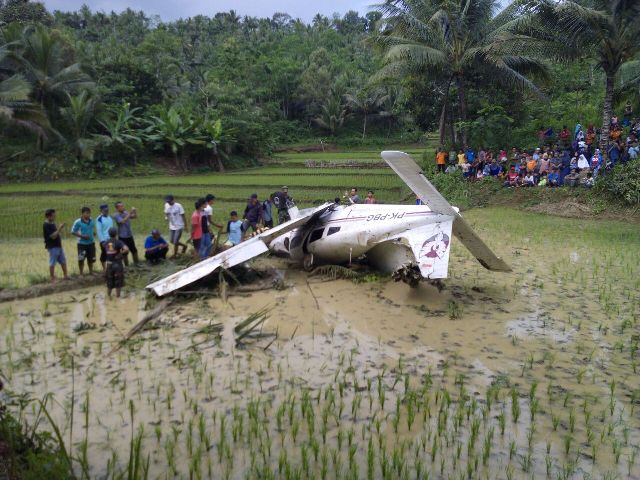 Kronologi Pesawat Capung Mendarat Darurat di Sawah