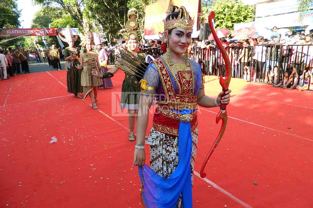 Busana Warna-warni di Klaten Lurik Carnival