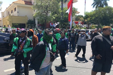 DPRD Ancam Tutup Operasional Go-jek Surabaya