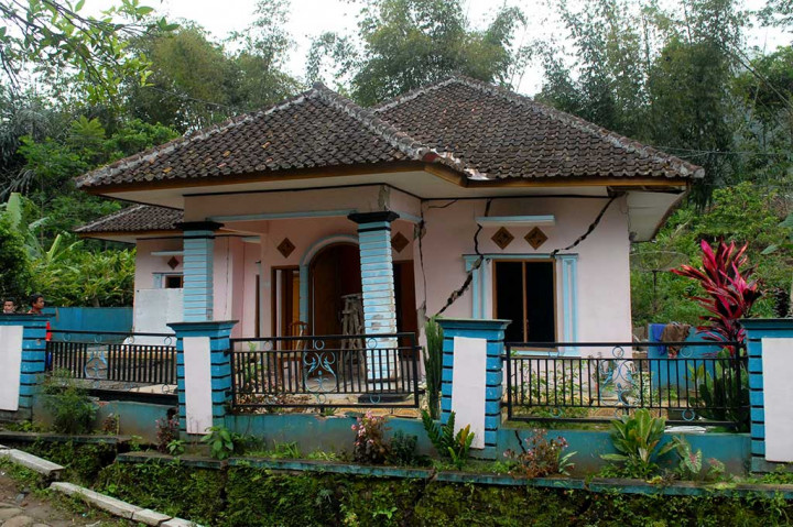 Ratusan Rumah Rusak akibat Pergerakan Tanah di Sukabumi