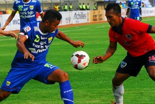Bek Persib Rela Mundur Demi Orang Tua yang Sakit